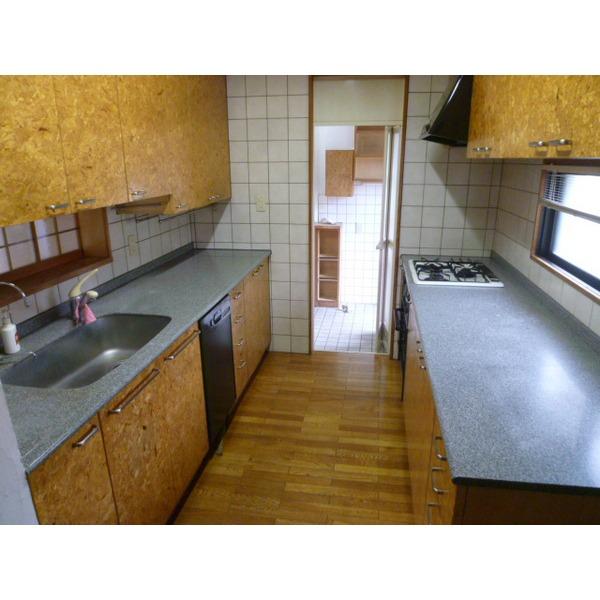 Kitchen. About 5.3 Pledge of kitchen