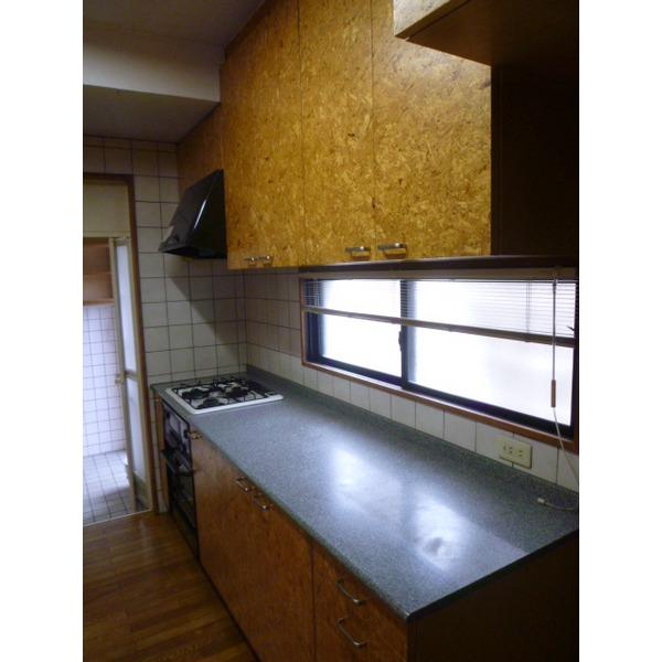 Kitchen. About 5.3 Pledge of kitchen