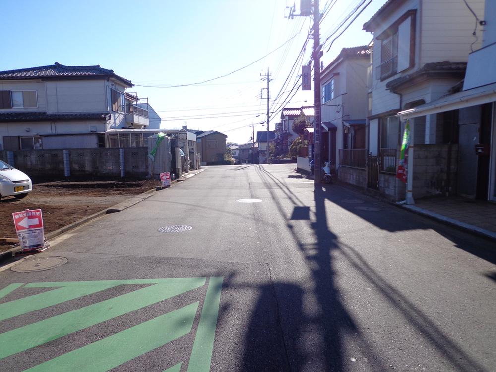 Local photos, including front road. Front road width 8m