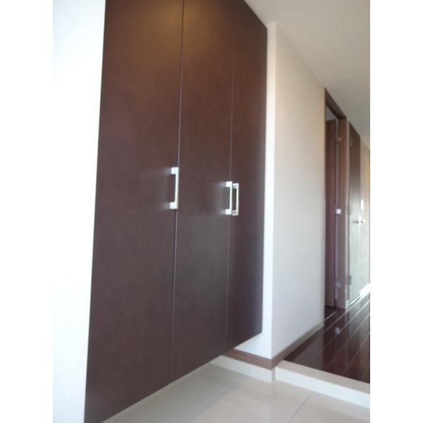 Receipt. Entrance storage