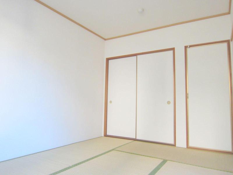 Other room space. Japanese-style room looks looks good in the bedroom.