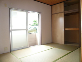 Living and room. Japanese-style room is still calm ☆