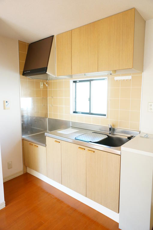 Kitchen. Since there is a ventilation small window, Convenient for replacement of the air after cooking ☆