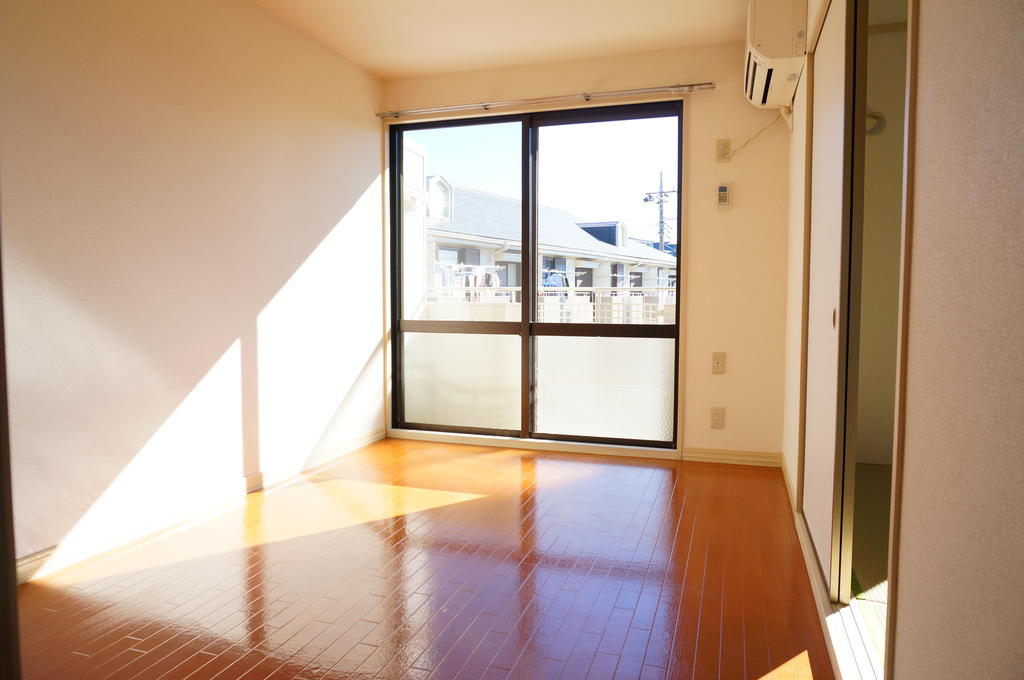 Living and room. Western-style as seen from the dining kitchen ☆