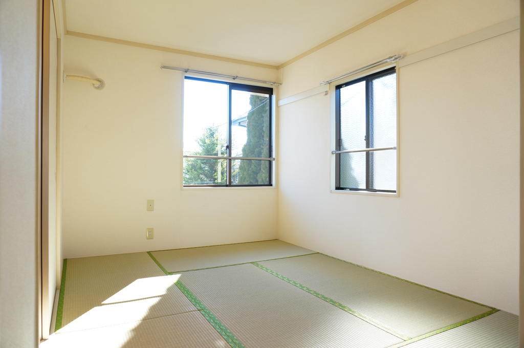 Other room space. It is bright there is a window to the two sides in the Japanese-style room ☆