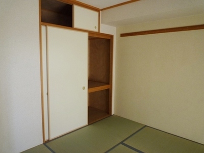 Living and room. Typical indoor photo. There is Japanese-style closet can store plenty