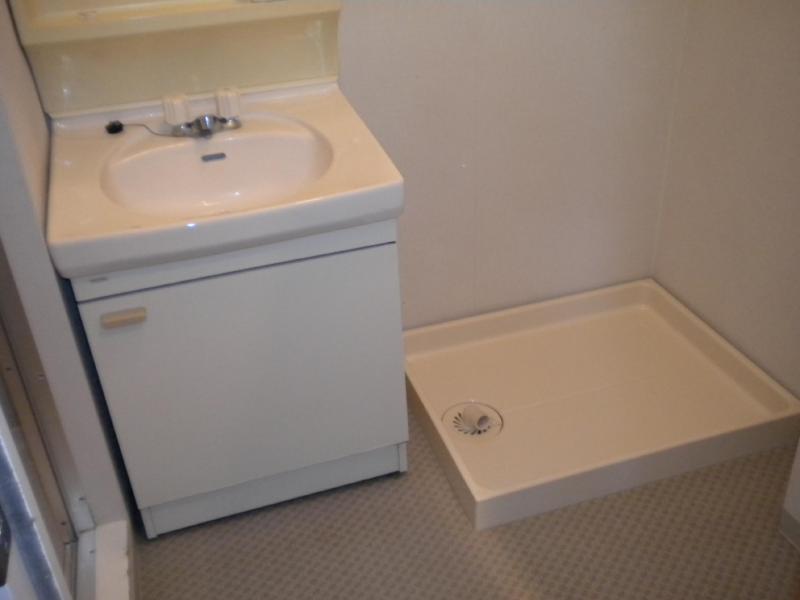 Washroom. Independent wash basin There is storage room washing machine