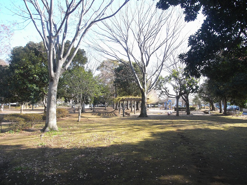 park. 424m to Makuhari stand park (park)