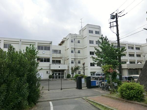 Primary school. Nishikonakadai a 20-minute walk up to 1600m elementary school to elementary school.