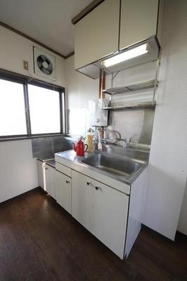 Kitchen. Kitchen space to insert the light!