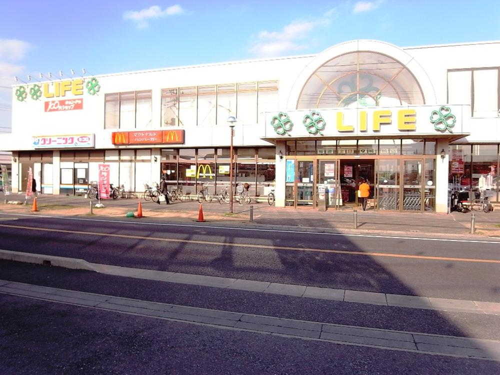 Supermarket. Until Life Miyanogi shop 635m