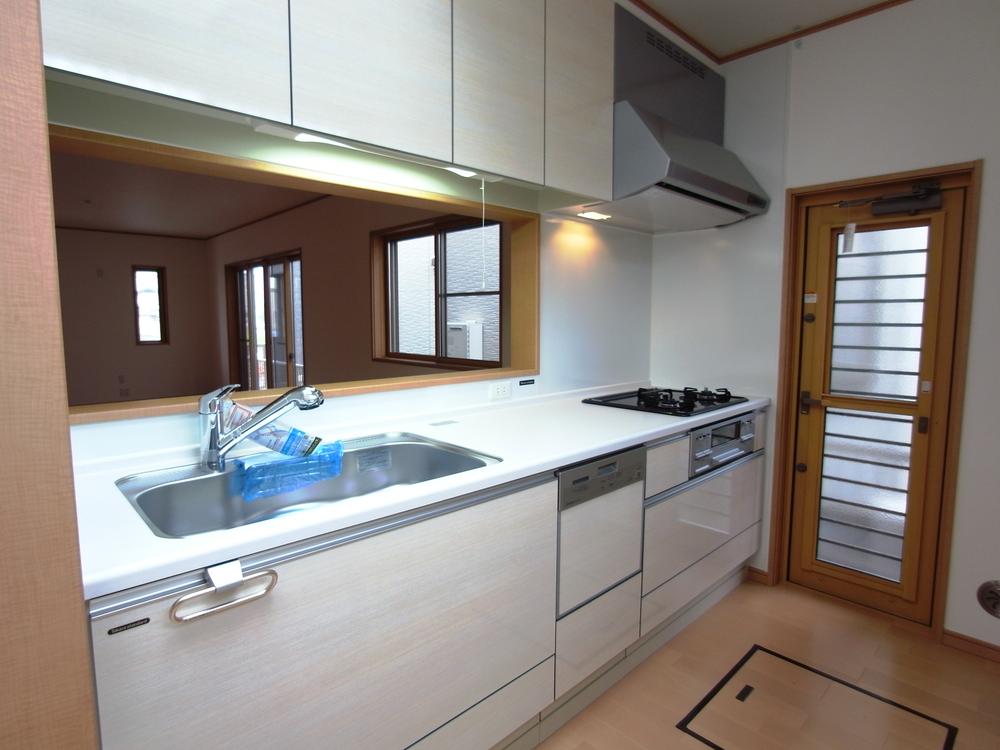 Same specifications photo (kitchen). Storage is abundant system Kitchen.