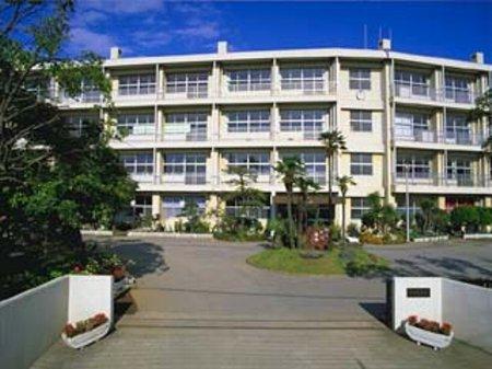 Junior high school. Makuhari junior high school About 1100m (A 14-minute walk)