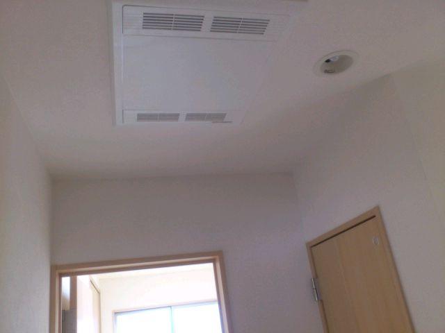 Other. Ventilate the room of dust in the 24-hour heat exchange system, And a comfortable interior maintenance to generate negative ions.