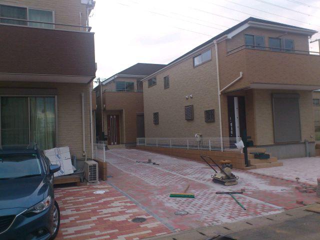 Local appearance photo. Local 2013 August 25, the current car space is interlocking finish / Southwest 6m public road surface