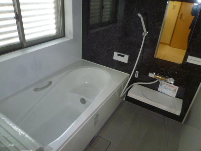Bathroom. Indoor (November 2013) with a breeze bathtub dryer with a window with sitting in the shooting 1 pyeong type