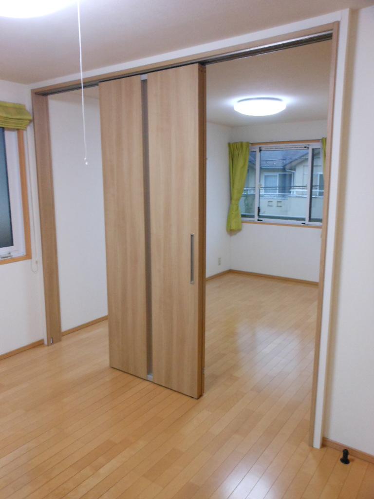 Non-living room. Second floor Western-style is bulkhead. 2 room