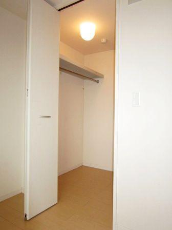 Other room space. It can be effective use of the rooms in this large storage space