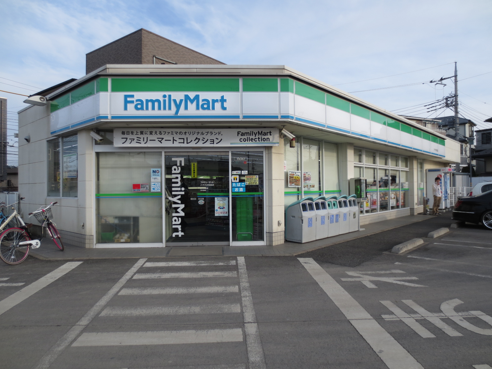 Convenience store. FamilyMart Yachiyo Owada store up (convenience store) 909m