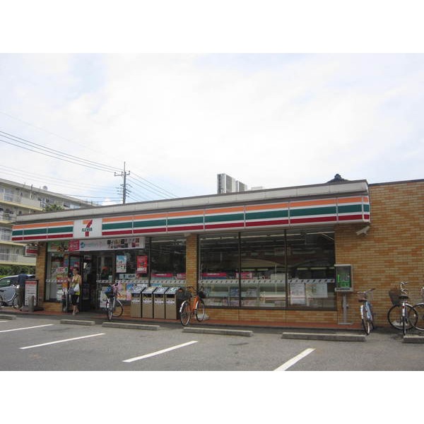 Convenience store. FamilyMart Hanami Kawabata-cho store (convenience store) to 215m