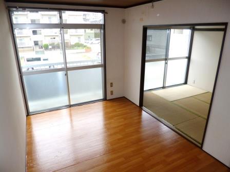 Living and room. Bright ventilation preeminent! It provides a refreshing breeze ☆