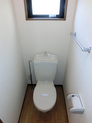 Toilet. Excellent ventilation surface in with window