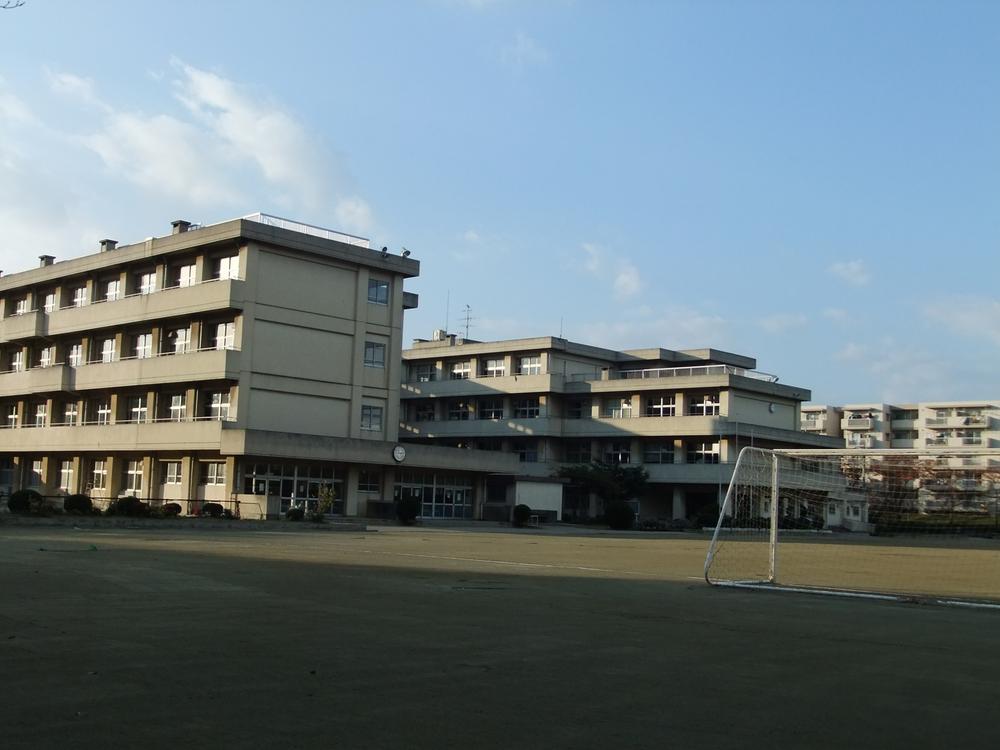 Junior high school. 1216m to the Chiba Municipal Asahigaoka junior high school