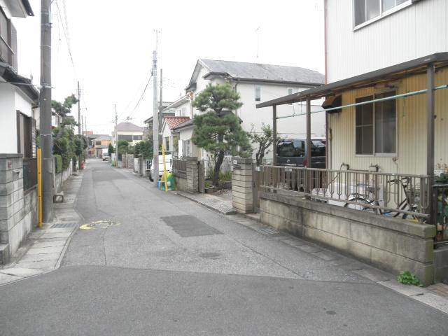 Local photos, including front road. Local (10 May 2013) Shooting