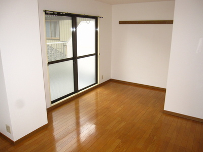 Living and room. Bright Western-style about 10 tatami facing the balcony