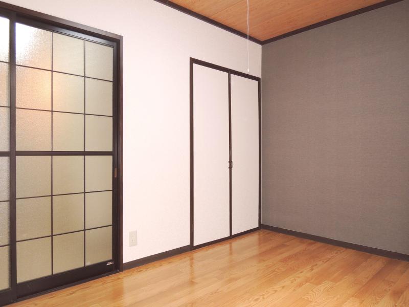 Other room space. Sobu Line "Makuhari-Hongō Station" a 5-minute walk of the good location!