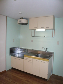 Kitchen. Two-burner gas stove can be installed