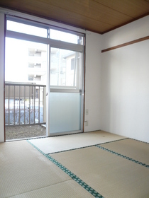 Living and room. It calm the Japanese-style room!