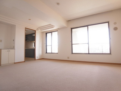 Living and room. Bright living room is about 11.8 Pledge of spacious place for family gatherings