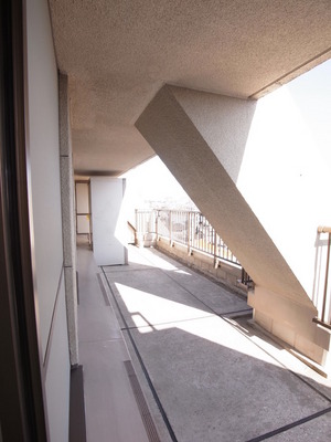 Balcony. Full of sense of openness roof balcony