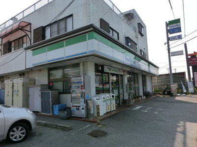 Convenience store. 300m to Family Mart (convenience store)