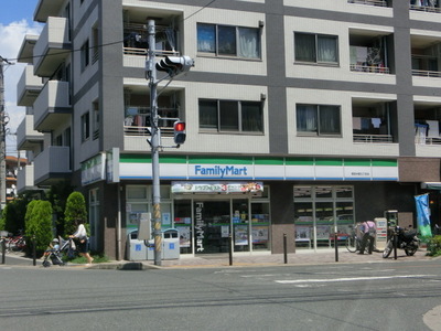 Convenience store. Family Mart (convenience store) to 350m