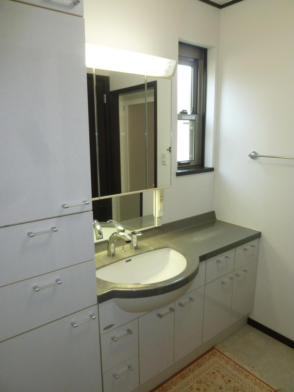 Wash basin, toilet. Indoor (September 2013) Shooting