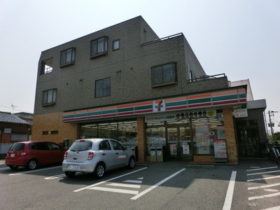 Convenience store. Seven-Eleven (convenience store) to 350m
