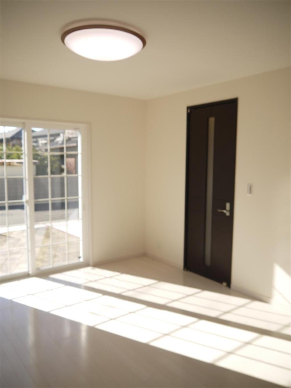 Living. Local (11 May 2013) Shooting