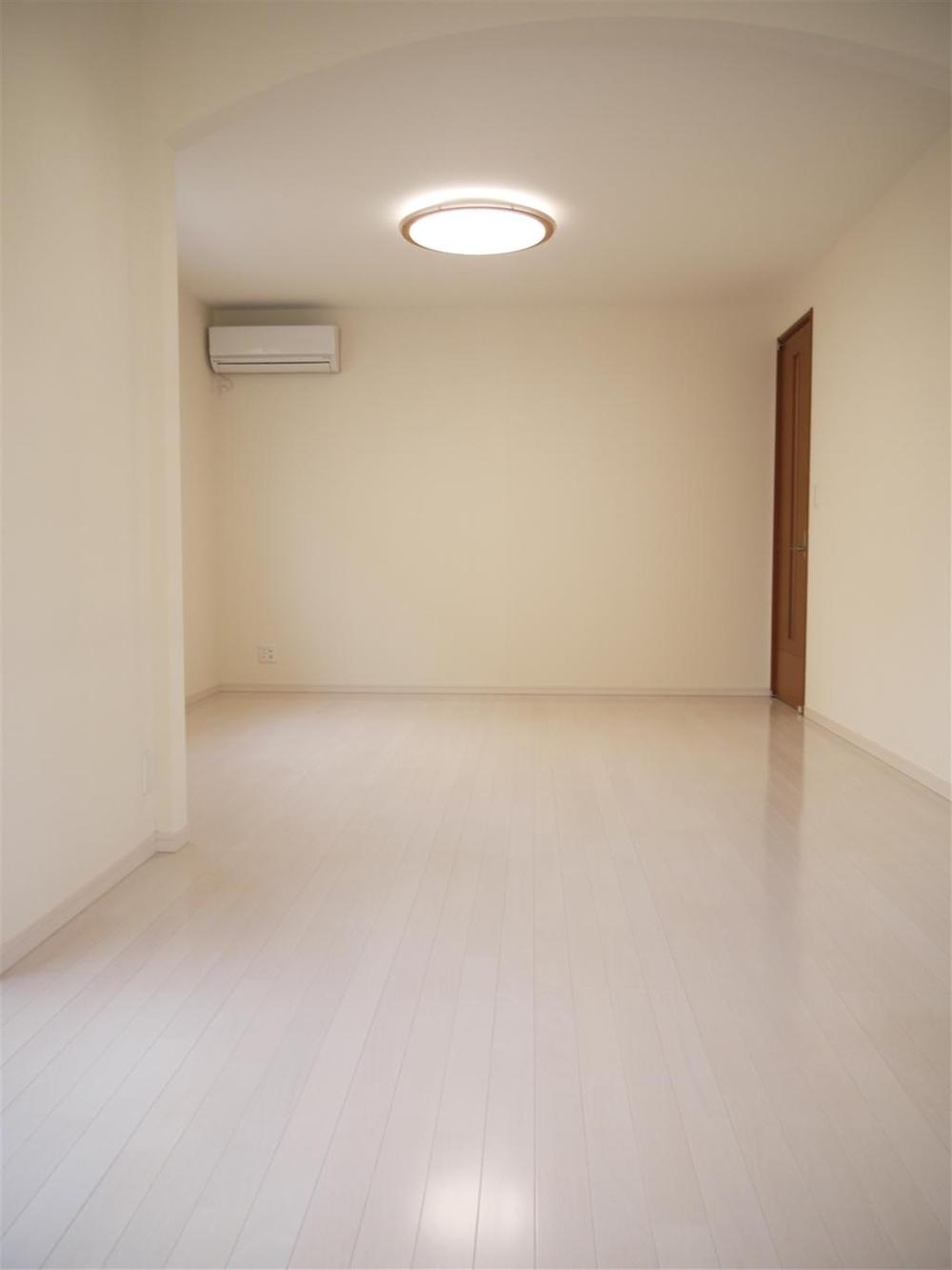 Living. Local (11 May 2013) Shooting