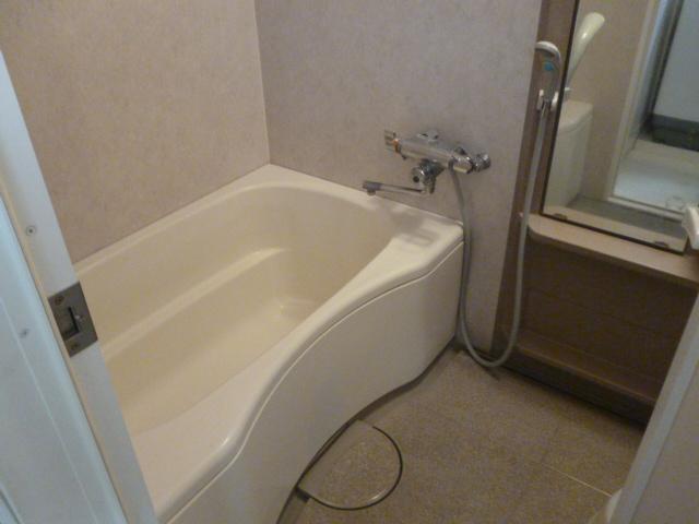 Bathroom. It has been remodeling the entire bathroom. Please try to relax by bus unit feeling of luxury in calm tones!