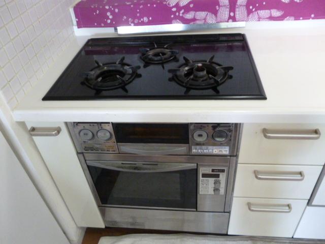 Wash basin, toilet. Stove around is also clean your.