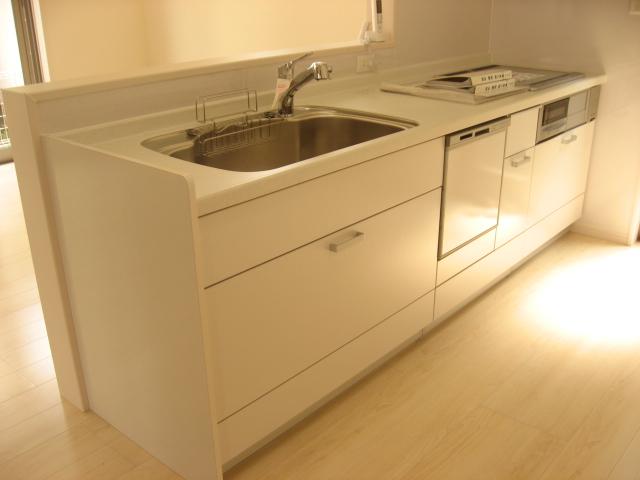 Kitchen. Clean full kitchen in which the white tones. Happy tableware washing washing machine with.