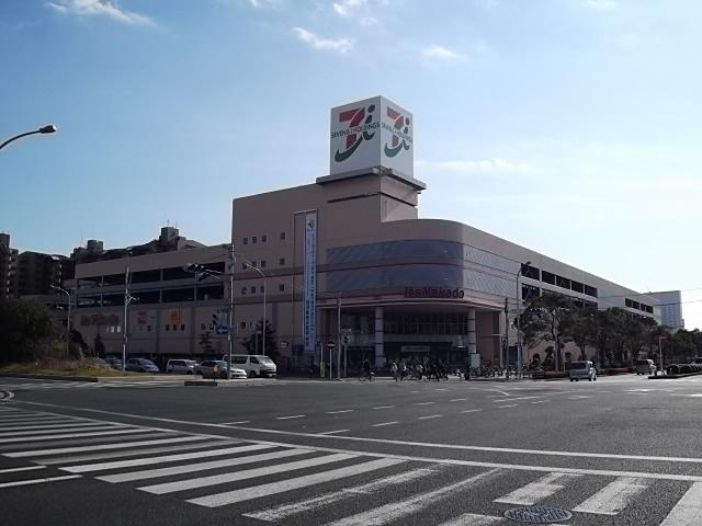 Supermarket. Ito-Yokado 787m until Makuhariten