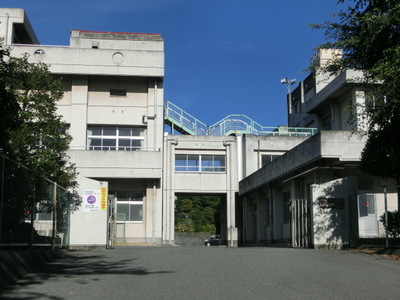 Primary school. Asahi months 790m hill to elementary school (elementary school)