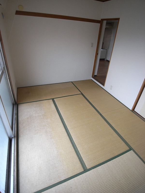 Other room space. There is of course also the room of tatami