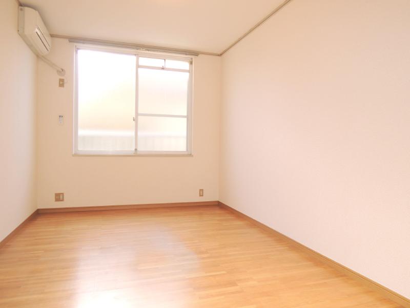 Living and room. It is a bright room with large windows.