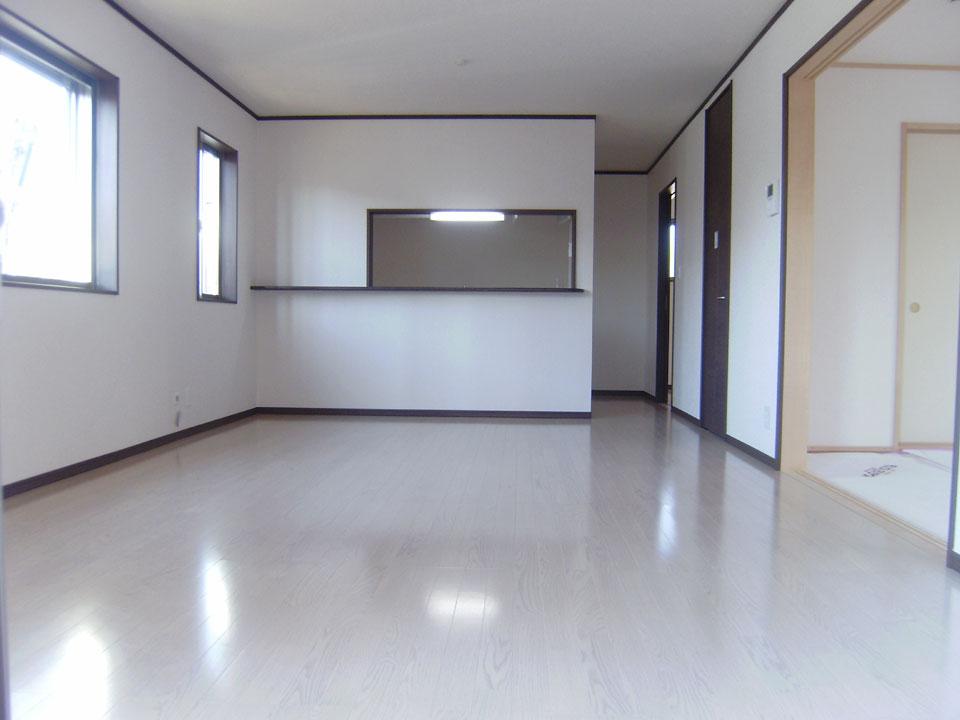 Same specifications photos (living). Spacious living room 17 Pledge