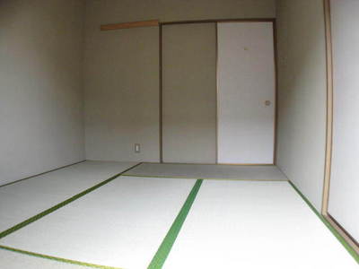 Living and room. It is settle tatami rooms.
