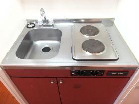 Kitchen. Two-burner electric stove